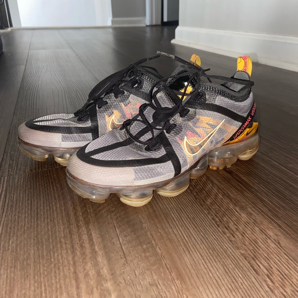 Nike vapormax women’s size 5.5